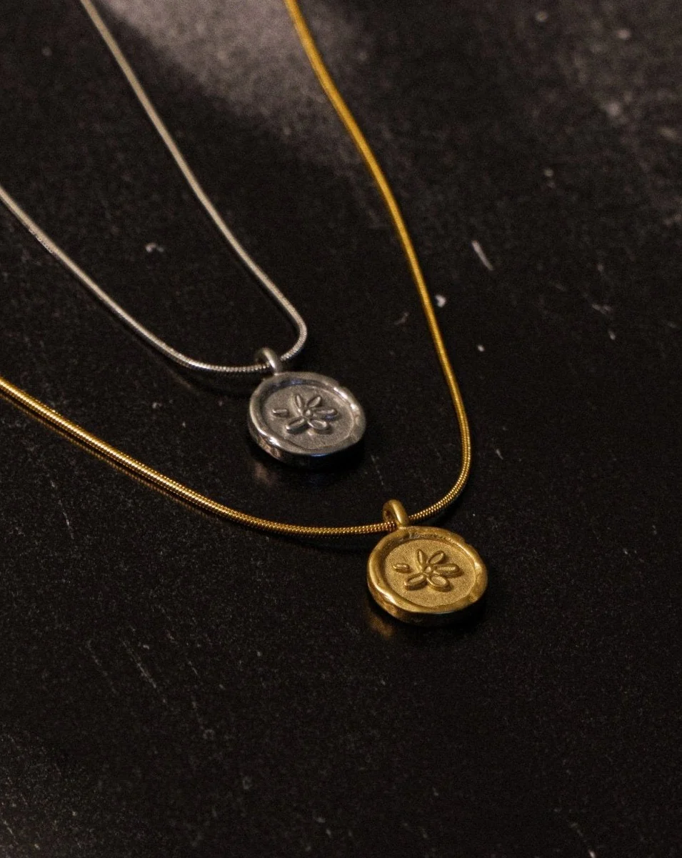 Lost Petal Necklace [Gold] - Image 3